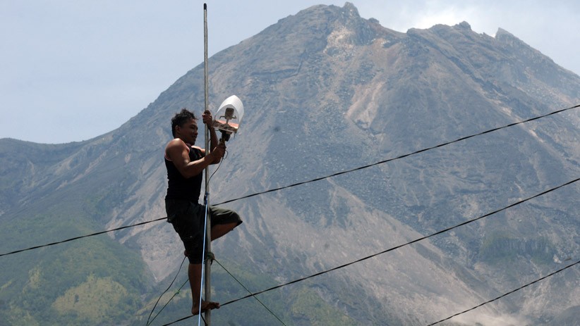 Siaga Erupsi, Warga Lereng Merapi di Boyolali Nyalakan Api Unggun Setiap Malam