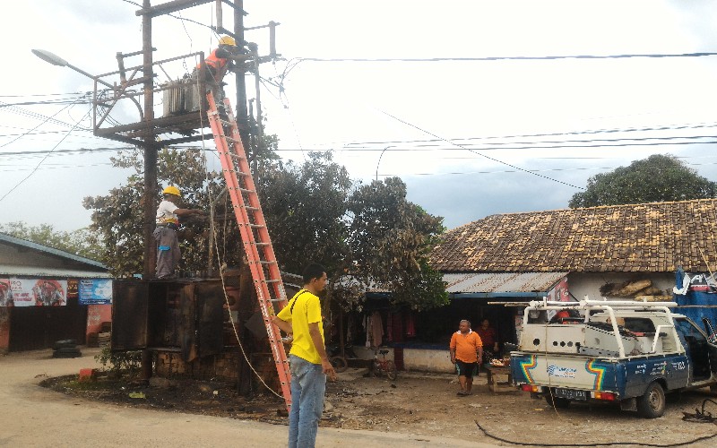 Gardu Listrik Meledak di Sukarami Palembang, Ratusan Rumah Warga Gelap Gulita