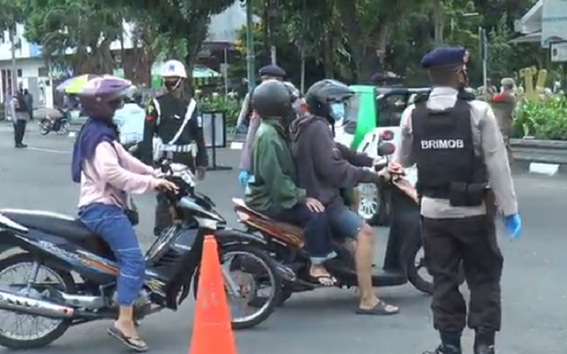 Gugus Tugas Razia Masker di Kawasan Ponpes Krapyak usai Jadi Klaster Covid-19