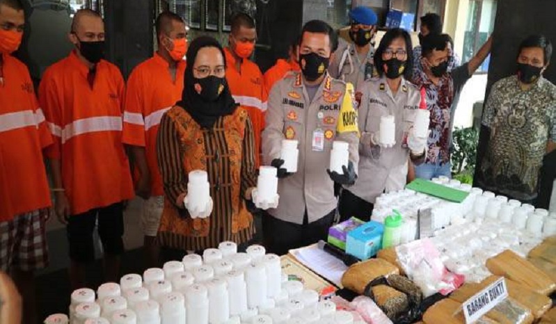 Tangkap Pengedar Narkoba, Polresta Malang Sita Sabu dan 244.000 Pil Koplo