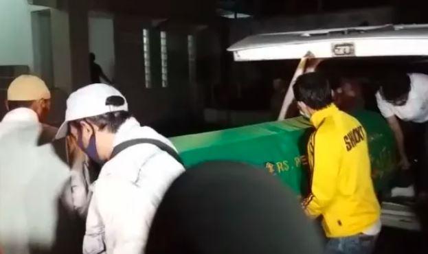 Tangis Haru Sambut Jenazah Gatot Brajamusti di Rumah Duka Sukabumi