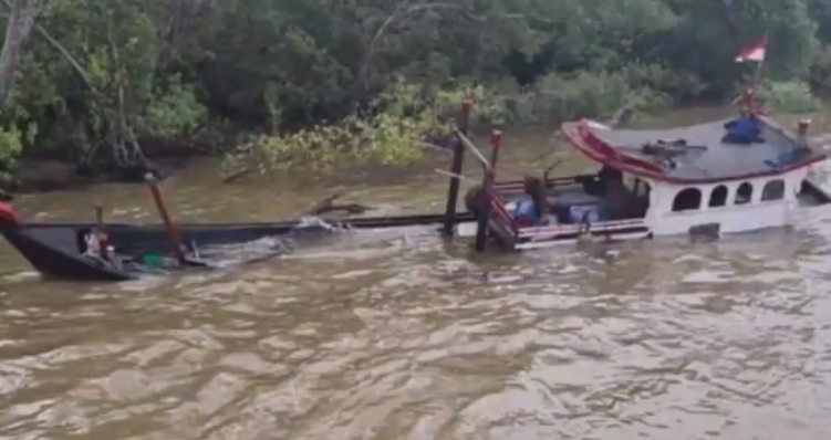 Lambung Bocor, Kapal Angkut 27 TKI Ilegal Tenggelam di Labuhanbatu
