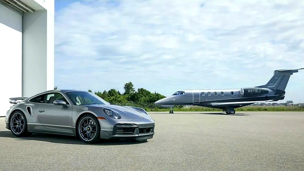 Untuk Para Sultan, Beli Pesawat Jet Pribadi Dapat Porsche 911 Turbo S Edisi Terbatas