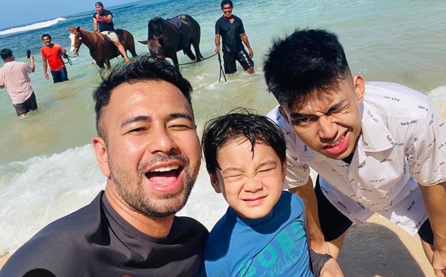 Raffi Ahmad Ajak Dimas Ramadhan Liburan ke Sumba: Enggak Pernah Sangka, Alhamdulillah Ya Allah