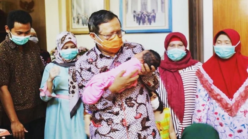 Isu Habib Rizieq Memanas, Mahfud MD Pulang ke Yogya Akikah Cucu