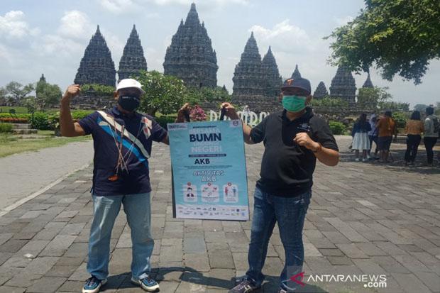 1.000 Masker Kain Gratis Dibagikan di Candi Prambanan