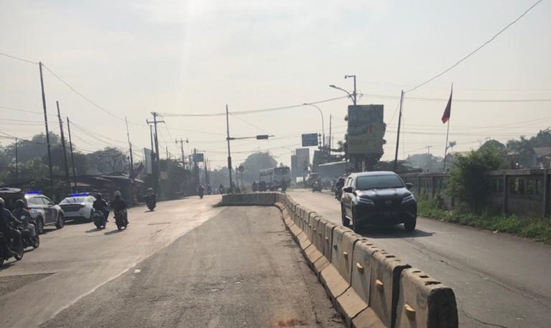 Jalan Martono Bekasi Timur Diperbaiki, Arus Lalu Lintas Dialihkan