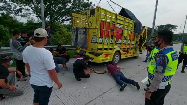 Polisi Tangkap Sopir-Kernet Truk Bawa Puluhan Kg Sabu di GT Cikampek Utama Karawang