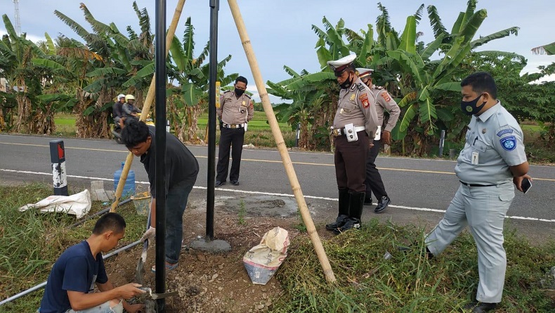 Rawan Kecelakaan, Jalan Poros Sengkang-Palopo Dipasangi Rambu Peringatan