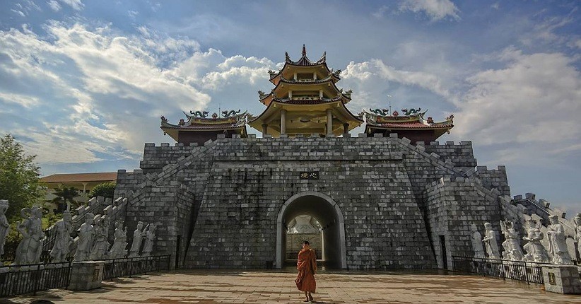 Ide Wisata di Tanjung Pinang, Unik Ada Vihara 1.000 Patung yang Legendaris