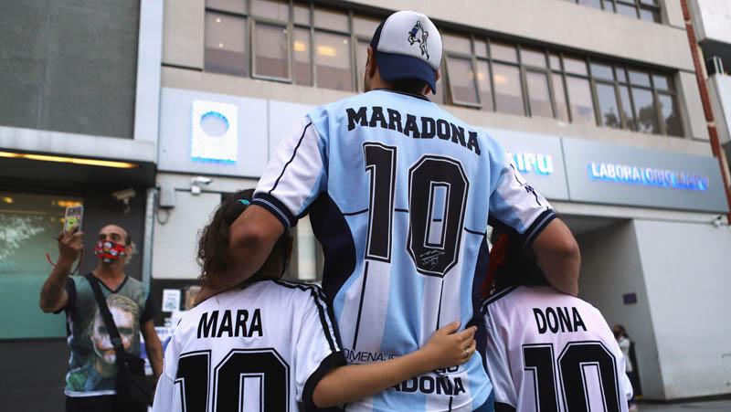 Sukses Jalani Operasi, Diego Maradona Minta Pulang dari Rumah Sakit