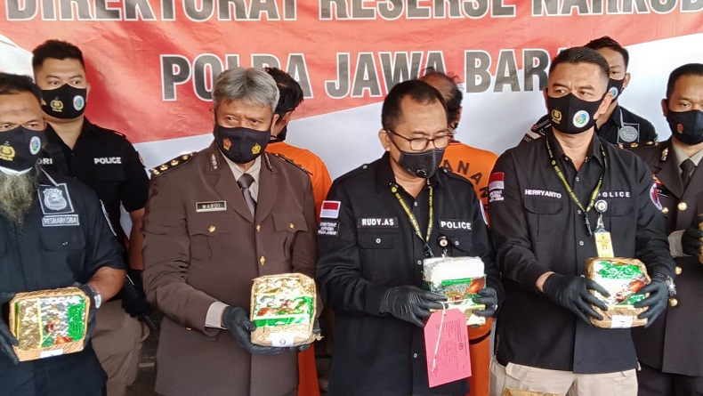 Bawa 10,9 Kg Sabu dari Riau, 2 Pria Madura Ditangkap di Cikampek Terancam Hukuman Mati