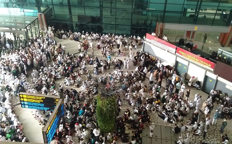 Bandara Dipadati Massa Habib Rizieq, Garuda dan Citilink Bebaskan Biaya Refund Tiket