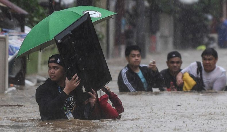 Topan Vamco Hantam Filipina Picu Banjir, Sebagian Manila Lumpuh