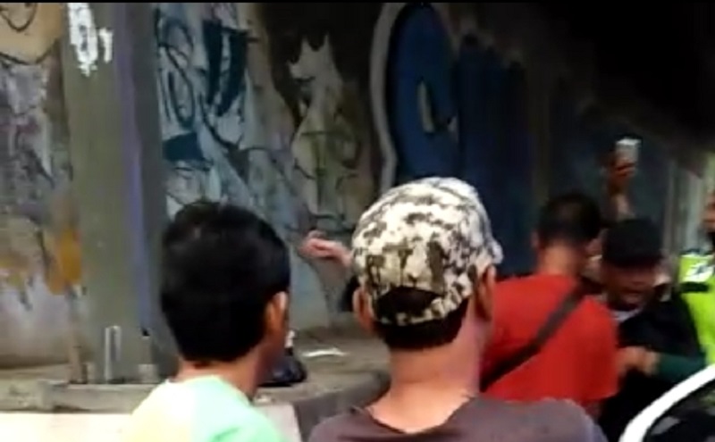 Diduga Masalah Keluarga, Pria Nekat Lompat dari Fly Over Cibinong