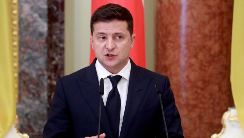 Positif Covid-19, Presiden Ukraina Zalenskiy Dibawa ke Rumah Sakit