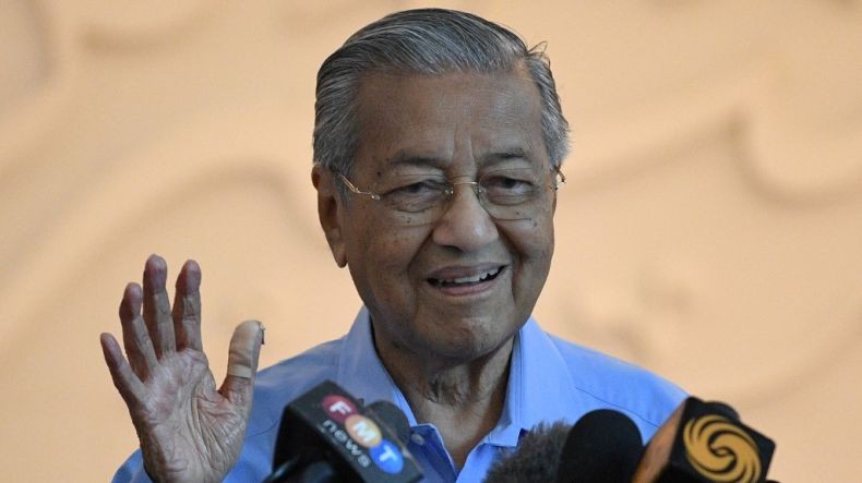 Puji Misi Pendaratan di Asteroid, Mahathir Mohamad Ingatkan NASA Tak Bawa Alien ke Bumi