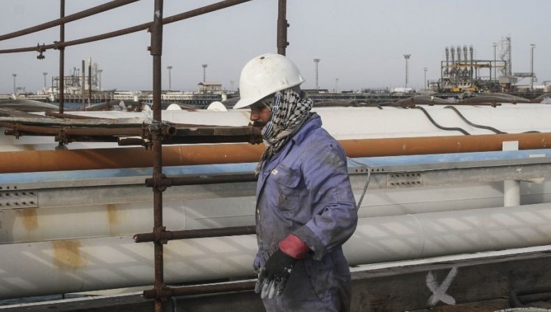 Fasilitas Minyak Terapung Arab Saudi Terbakar 2 Hari Pasca-Serangan Pemberontak Houthi