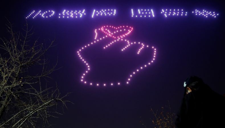 Indahnya Pertunjukan 300 Drone di Langit Korsel, Ajak Warga Lawan Covid-19