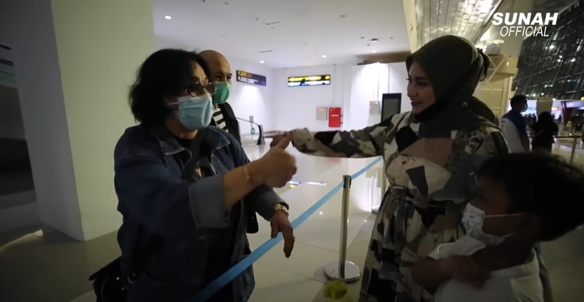 Jelang Pernikahan, Nathalie Holscher Ajak Anak Bungsu Sule Jemput Oma Opa dari Belanda