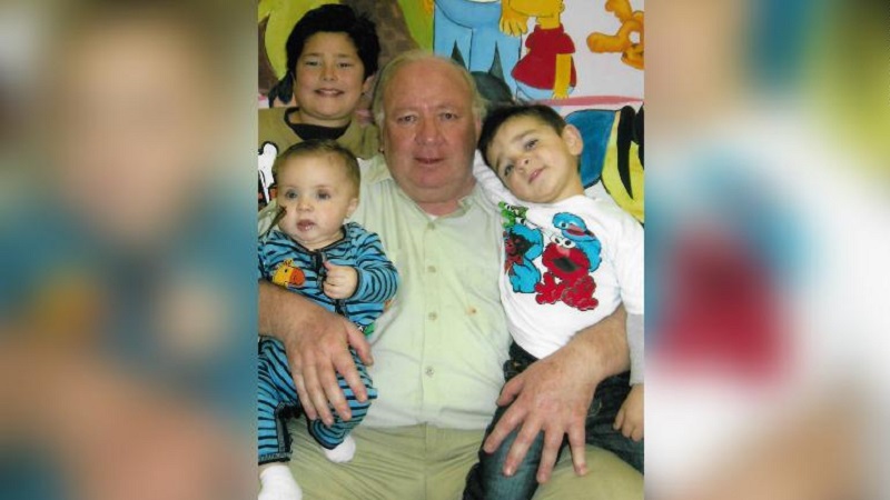 Seorang Kakek yang Dijatuhi Hukuman Penjara 505 Tahun Bebas Lebih Awal