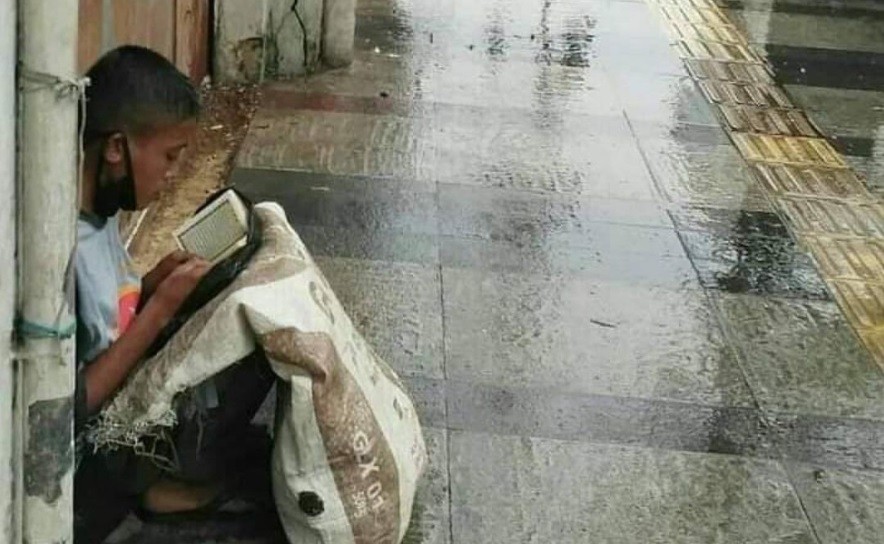 Pemulung Viral Mengaji Alquran Jadi Anak Angkat Syekh Ali Jaber, Akbar Bahagia: Saya Diajak Umrah