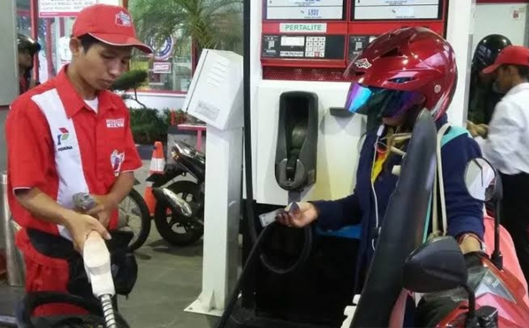 Pertamina Pangkas Harga Pertalite Jadi Rp6.460 per Liter