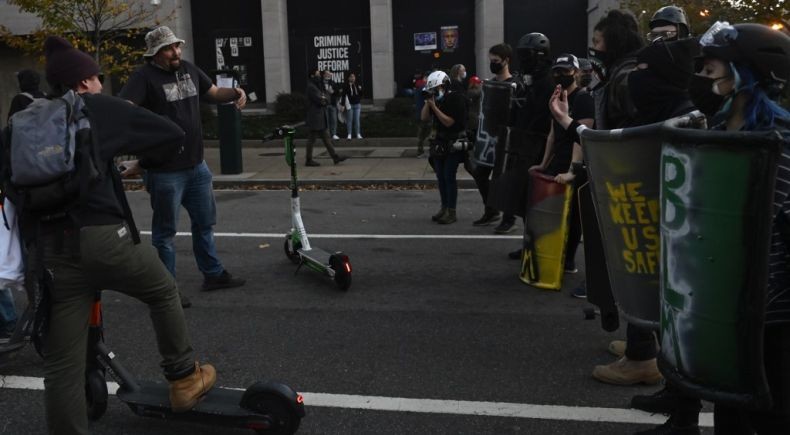 Puluhan Orang Ditangkap terkait Demonstrasi Menentang Hasil Pilpres AS di Washington DC