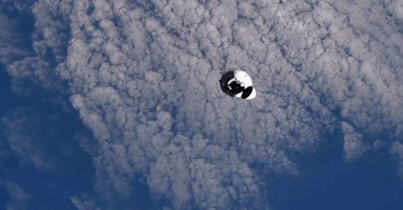 Crew Dragon SpaceX  Berhasil Berlabuh di Stasiun Luar Angkasa