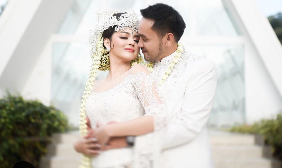 Jenita Janet Pamer Kemesraan dengan Danu Sofwan, Alief Hedy Iri: Saya Merasa Dicampakkan