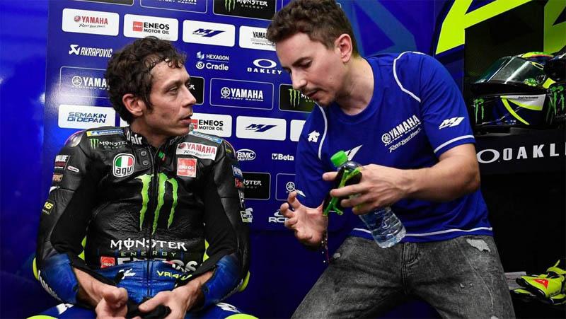 Yamaha Kalah Bersaing, Valentino Rossi Salahkan Jorge Lorenzo