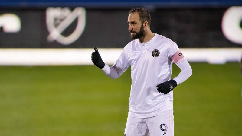 Viral Aksi Malas-Malasan Higuain di Klub Milik Beckham: Jalan Santai saat Timnya Menyerang