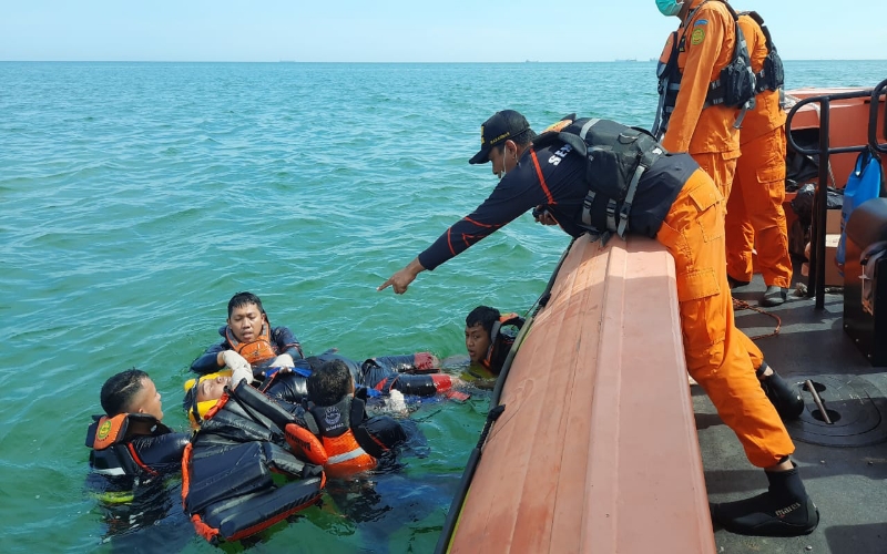 Basarnas Semarang Evakuasi 2 Nelayan Tenggelam, 1 Orang Meninggal