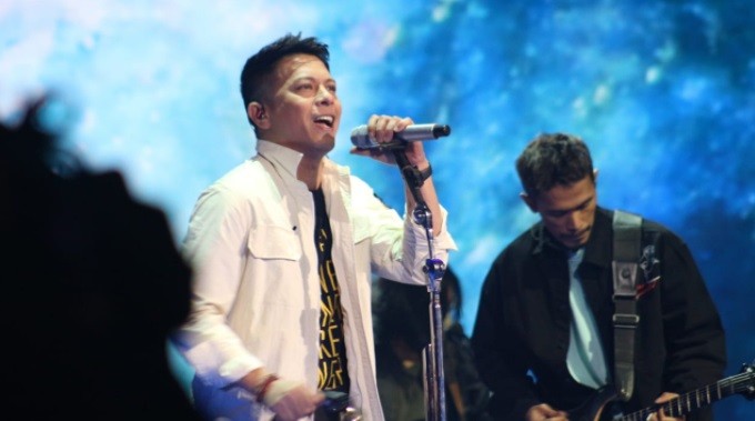 Vokalis Band Paling Kharismatik, Nomor 3 Dijuluki Si Tampan Berambut Gondrong