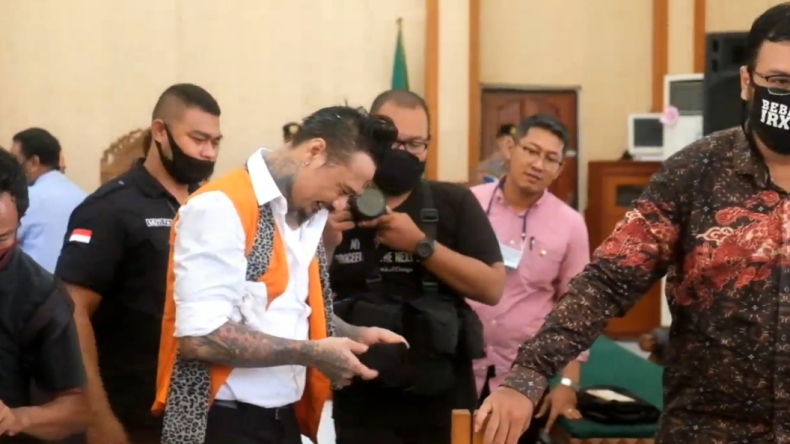 Drummer SID Divonis 1 Tahun 2 Bulan terkait Ujaran Kebencian 'IDI Kacung WHO'