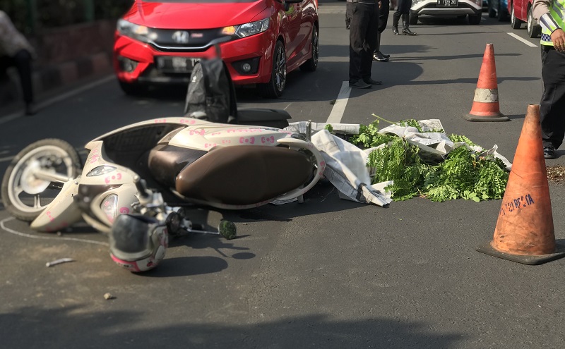 Pengendara Motor Tewas Terlindas Travel di Jalan Margonda Depok
