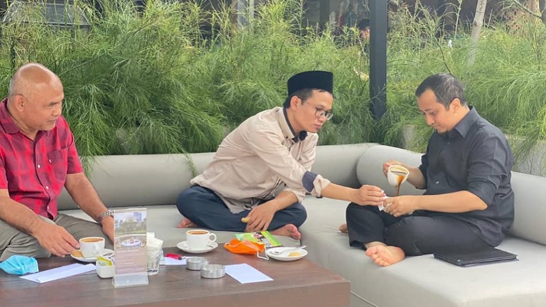 Ustaz Yusuf Mansur Tunjukkan Keteladanan Akhlak Adik Gus Baha lewat Cerita Kopi Tumpah