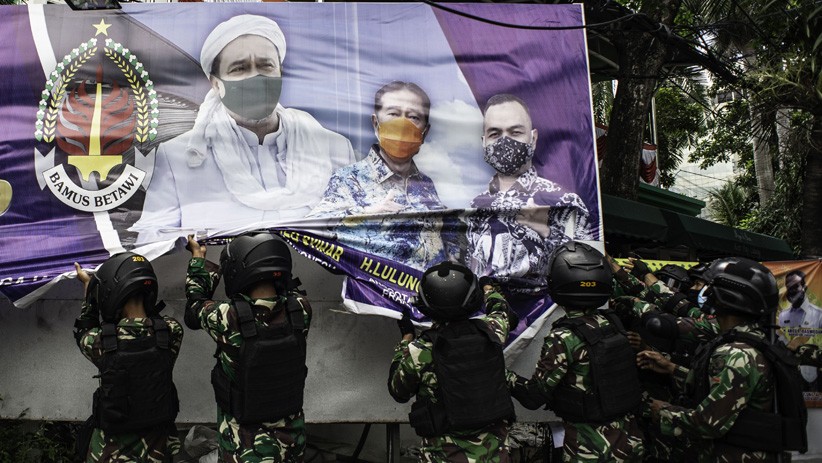 FPI Ucapkan Terima Kasih ke TNI Bantu Turunkan Baliho Habib Rizieq Shihab