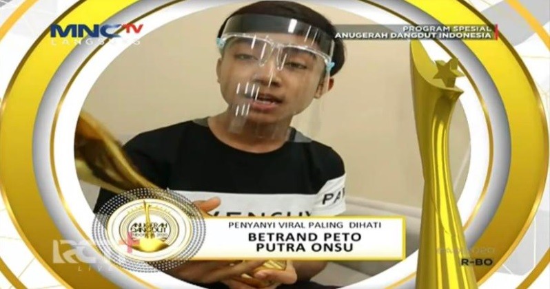 Betrand Peto Dinobatkan sebagai Penyanyi Viral Paling di Hati: Terima Kasih Ayah Bunda