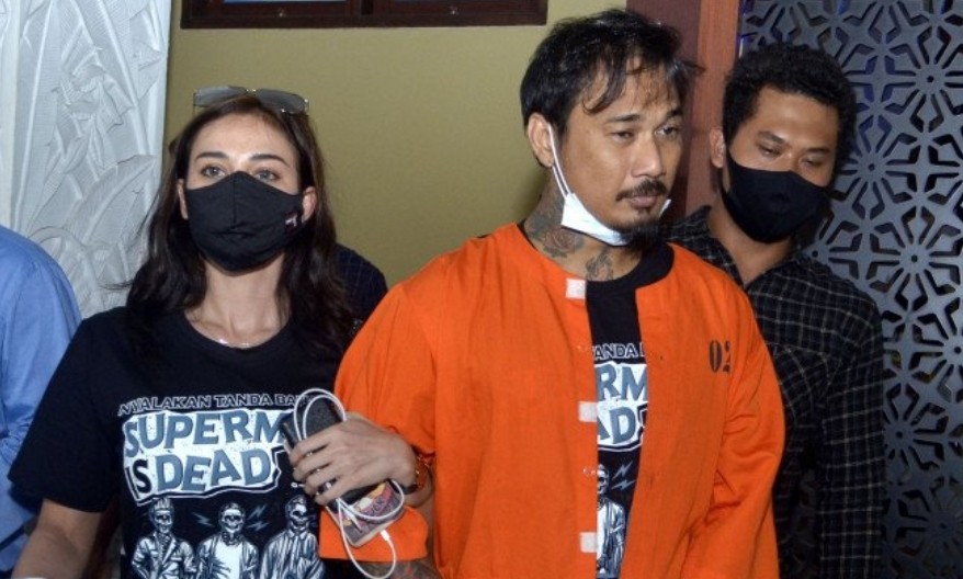 Jerinx Divonis 1 Tahun 2 Bulan Penjara, Nora Alexandra Tetap Tegar