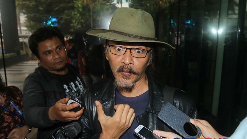 Sujiwo Tejo Ngetwit Durian Jangan Nantang Mentimun, Sindir Siapa?