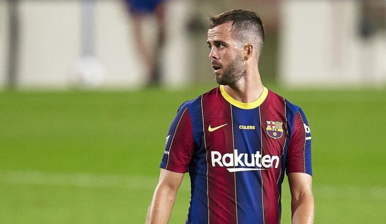 Atletico Madrid Vs Barcelona: Kesempatan Pjanic Rebut Posisi Busquets