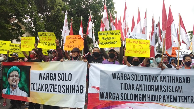 Kapolresta Solo Bubarkan 500-an Pendemo Habib Rizieq, Orator Dipaksa Turun Panggung