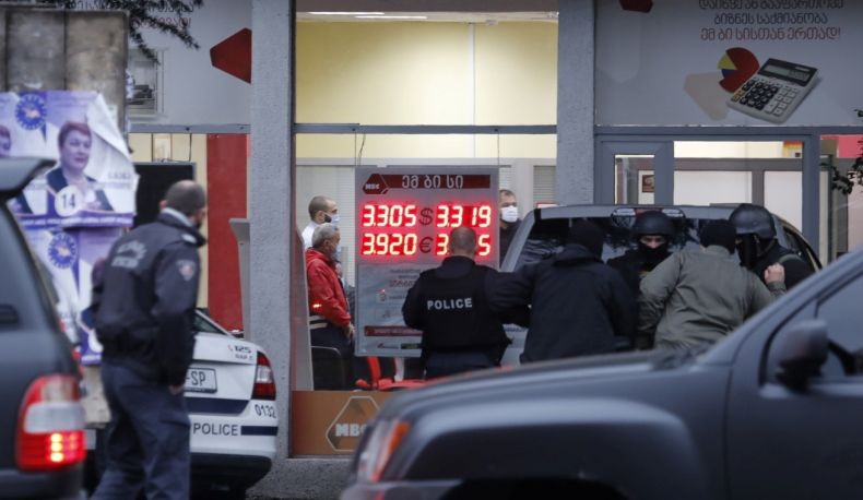 Drama Penyanderaan 9 Orang di Georgia, Pelaku Minta Harga Obat Diturunkan