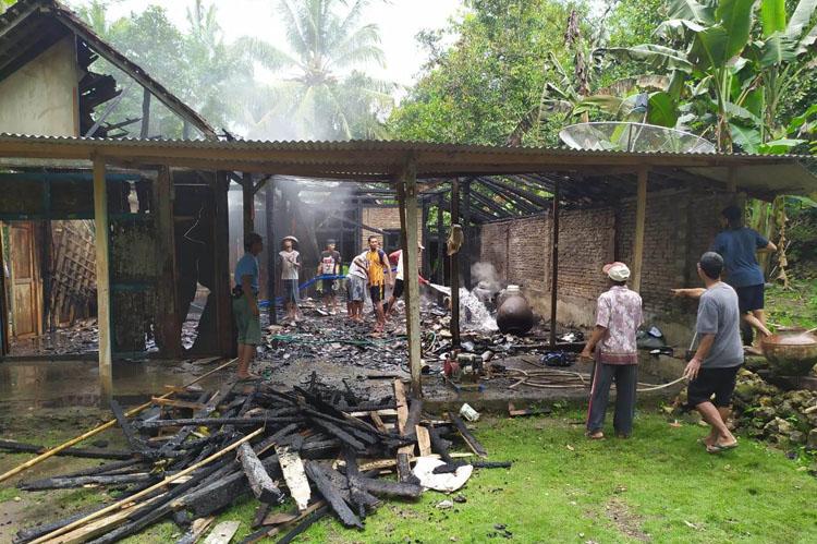 Ditinggal ke Ladang, Rumah dan Dapur Milik Warga Gunungkidul Ludes Terbakar