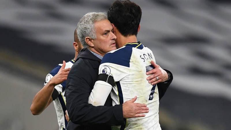Tottenham Kalahkan Man City dan Puncaki Klasemen, Mourinho: Kami Tak Bersaing Memburu Titel
