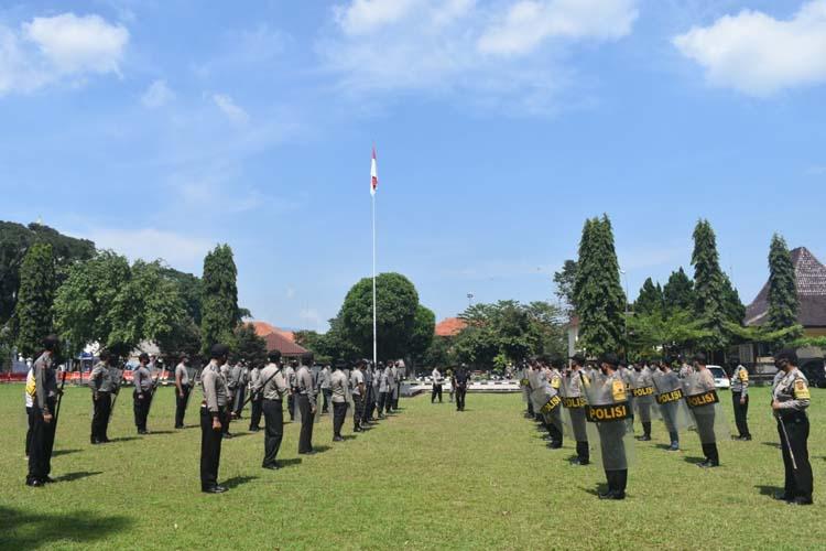  Puluhan Personel Polres Salatiga Bantu Pengamanan Pilkada di Kabupaten Semarang dan Kendal