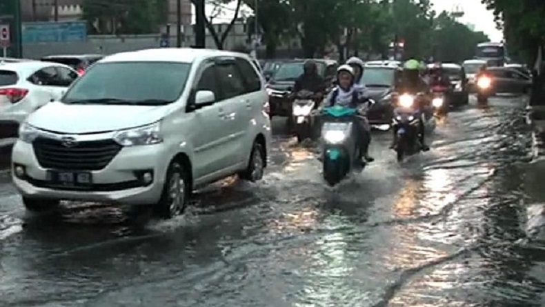 Hujan Deras Guyur Kota Bandung, Enam Jalan Raya Dilanda Cileuncang