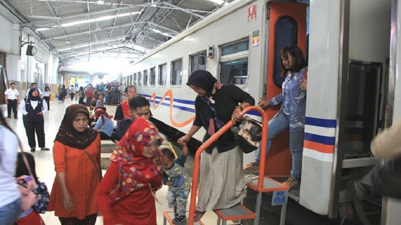 43 Kereta Berangkat dari Jakarta saat Libur Nataru, Ini Daftar Lengkapnya