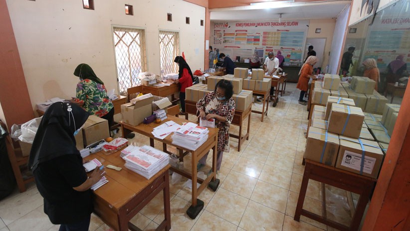 Bawaslu Depok Awasi Jutaan Surat Suara Pemilu Tiba di Gudang Logistik